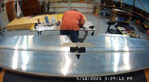 Final assembly of the 750 SD elevator to the horizontal stabilizer