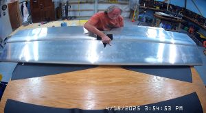 Final assembly of the 750 SD elevator to the horizontal stabilizer