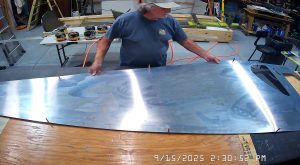 Assembling the 750 SD left fuselage skin