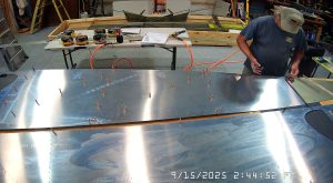 Assembling the 750 SD left fuselage skin