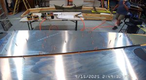 Assembling the 750 SD left fuselage skin