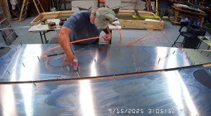 Assembling the 750 SD left fuselage skin