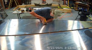 Assembling the 750 SD left fuselage skin