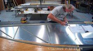 Assmbling the 750 SD fuselage top skin SD75-FR-06