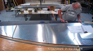 Assmbling the 750 SD fuselage top skin SD75-FR-06