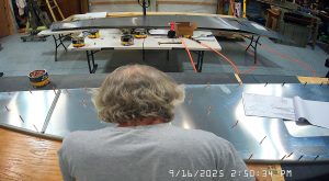 Assmbling the 750 SD fuselage top skin SD75-FR-06
