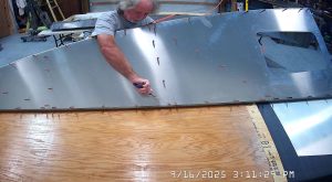 Assmbling the 750 SD fuselage top skin SD75-FR-06