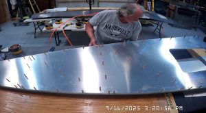 Assmbling the 750 SD fuselage top skin SD75-FR-06