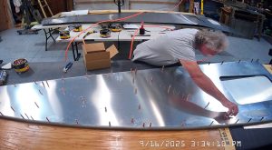 Assmbling the 750 SD fuselage top skin SD75-FR-06