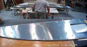Assmbling the 750 SD fuselage top skin SD75-FR-06