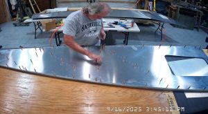 Assmbling the 750 SD fuselage top skin SD75-FR-06