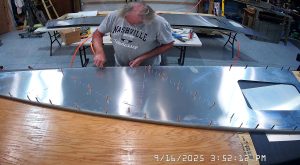 Assmbling the 750 SD fuselage top skin SD75-FR-06