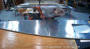 Assmbling the 750 SD fuselage top skin SD75-FR-06