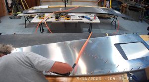 Assmbling the 750 SD fuselage top skin SD75-FR-06