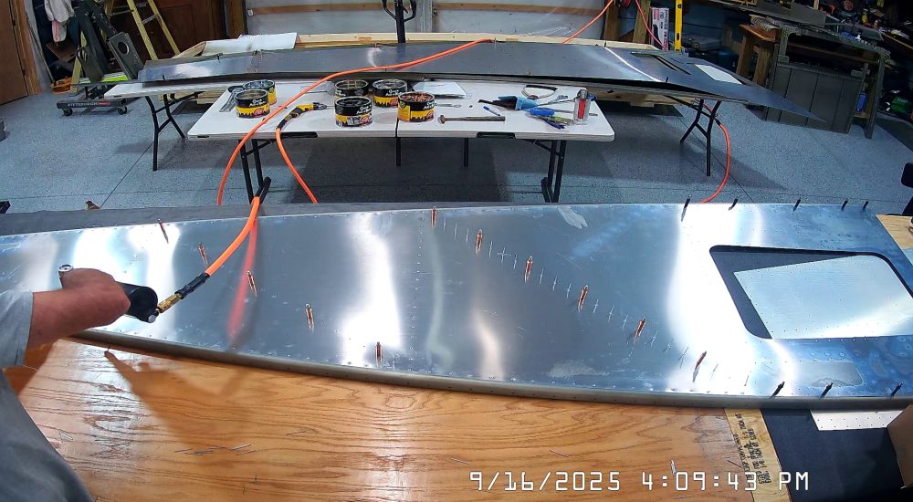 Assmbling the 750 SD fuselage top skin SD75-FR-06