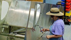 Attaching the sides of the fuselage to the bottom with clecos