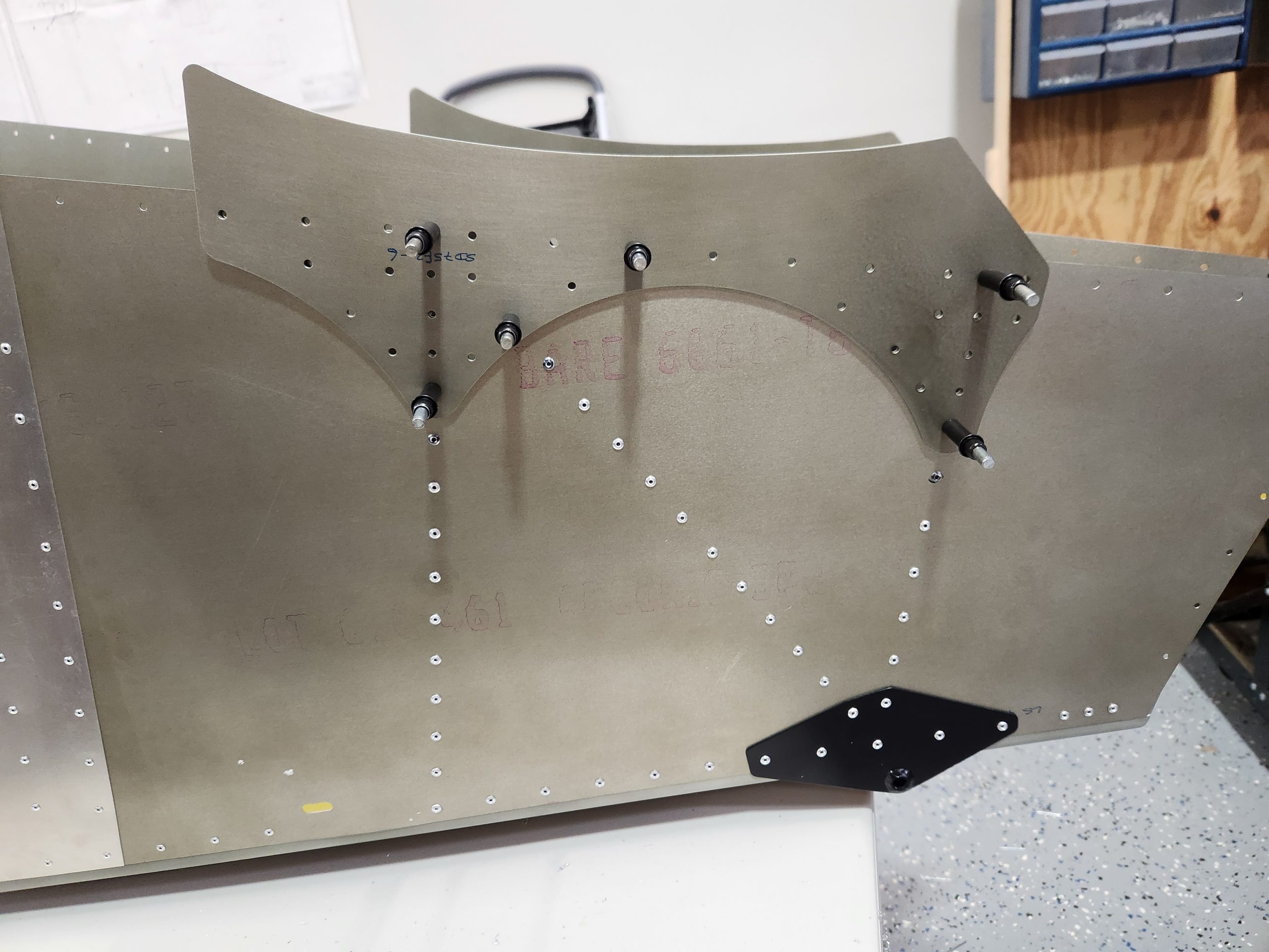 750 SD horizontal stabilizer brackets