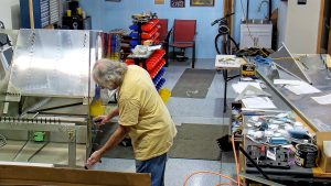 Zenith 750 SD rear fuselage assembly. Riveting the side skins