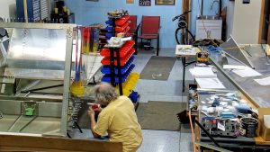 Zenith 750 SD rear fuselage assembly. Riveting the side skins