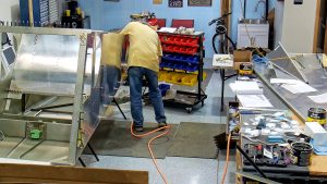 Zenith 750 SD rear fuselage assembly. Riveting the side skins