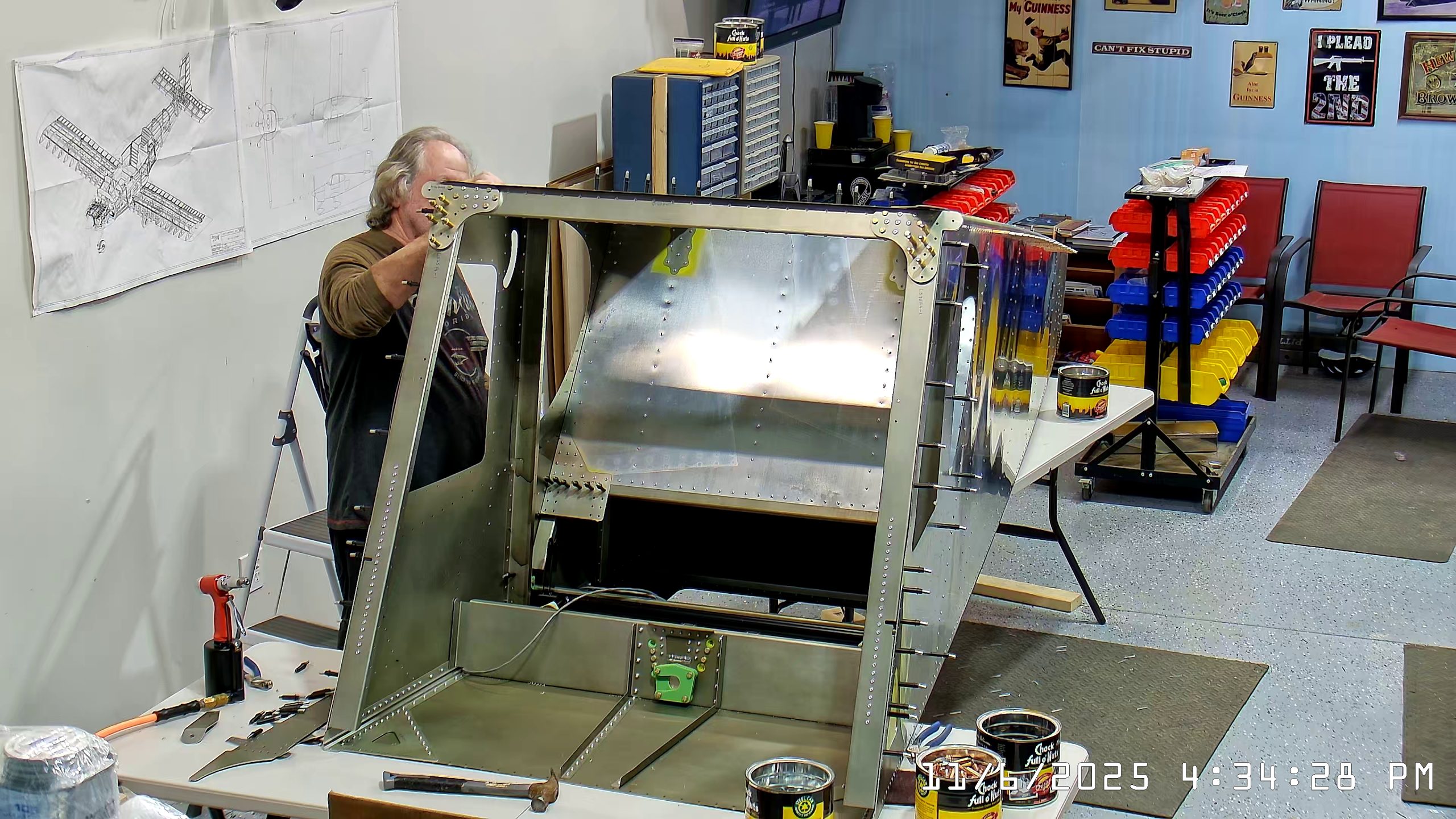 Completing side skin to top longeron riveting on Zenith 750 SD