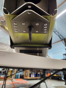 Installing the rudder hinges on the 750 SD rear fuselage