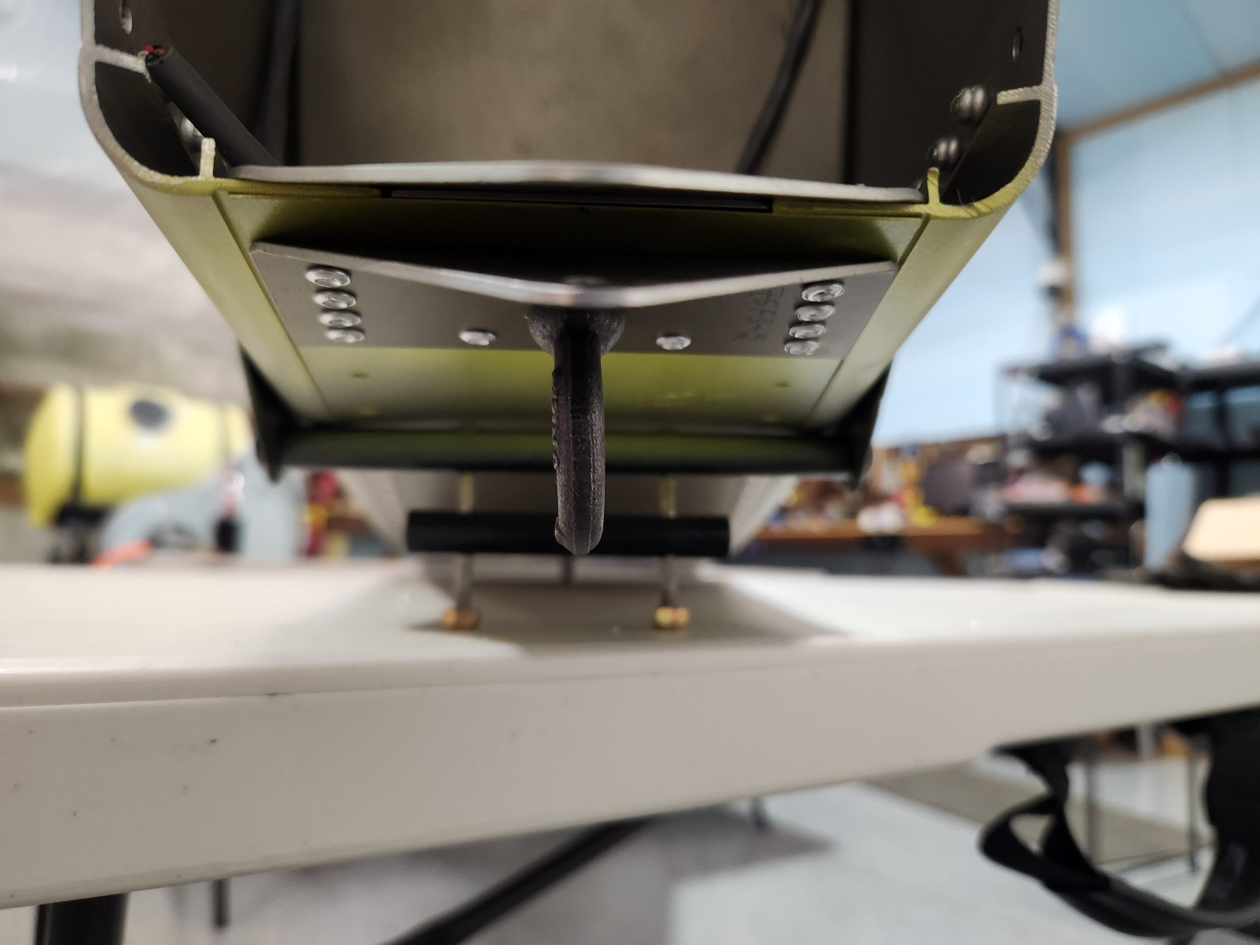 Installing the rudder hinges on the 750 SD rear fuselage